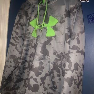 Men’s under Armour hoodie